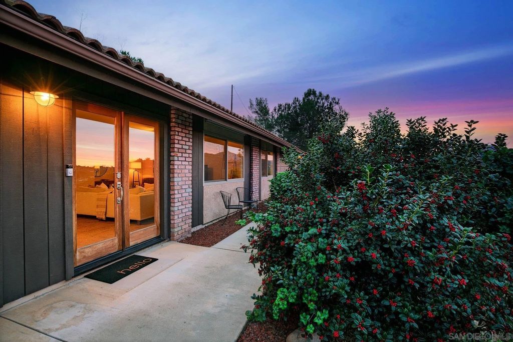 Photo of 15770 Oak Valley Road, Ramona, CA 92065 (MLS # 260002312)