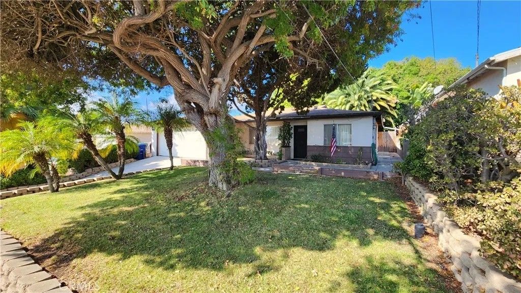 Photo of 1350 Marabou Ln, Vista, CA 92083 (MLS # ND25215733)