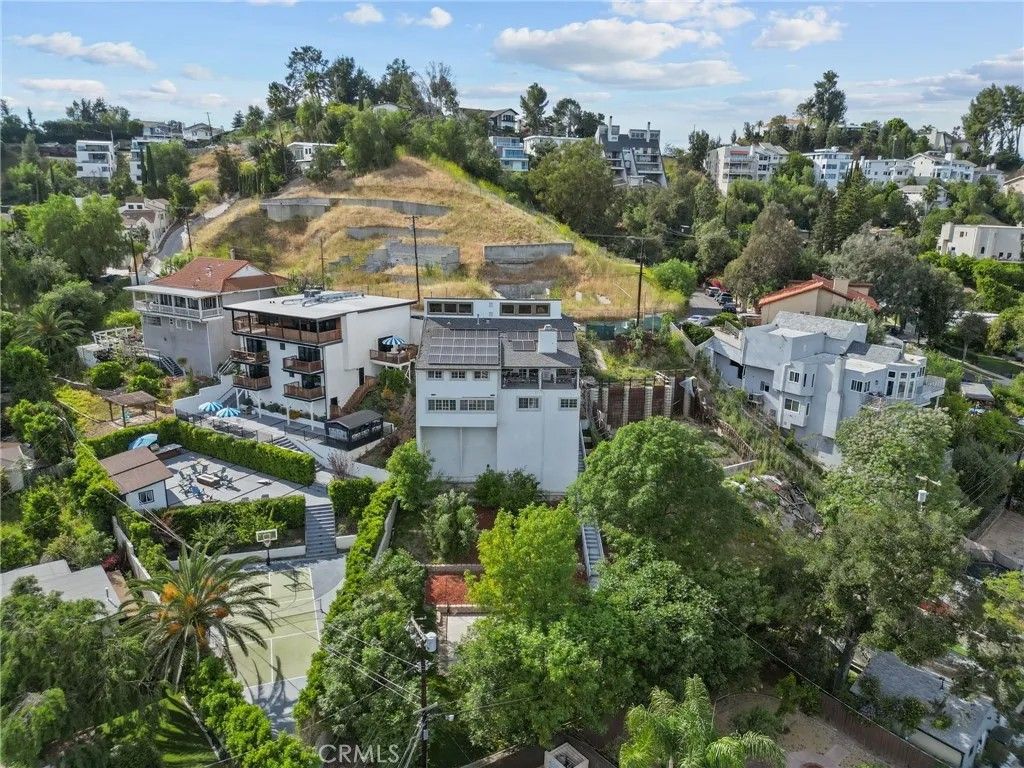 Photo of 5156 Campo Rd, Woodland Hills, CA 91364 (MLS # SR26071704)