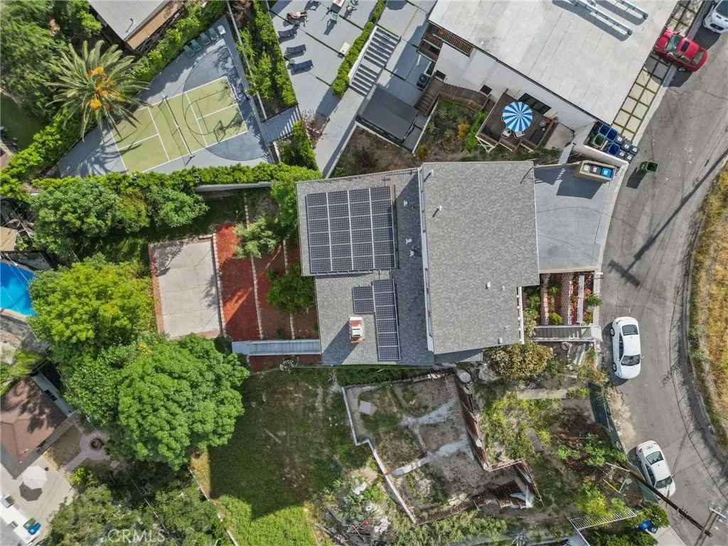 Photo of 5156 Campo Rd, Woodland Hills, CA 91364 (MLS # SR26071704)