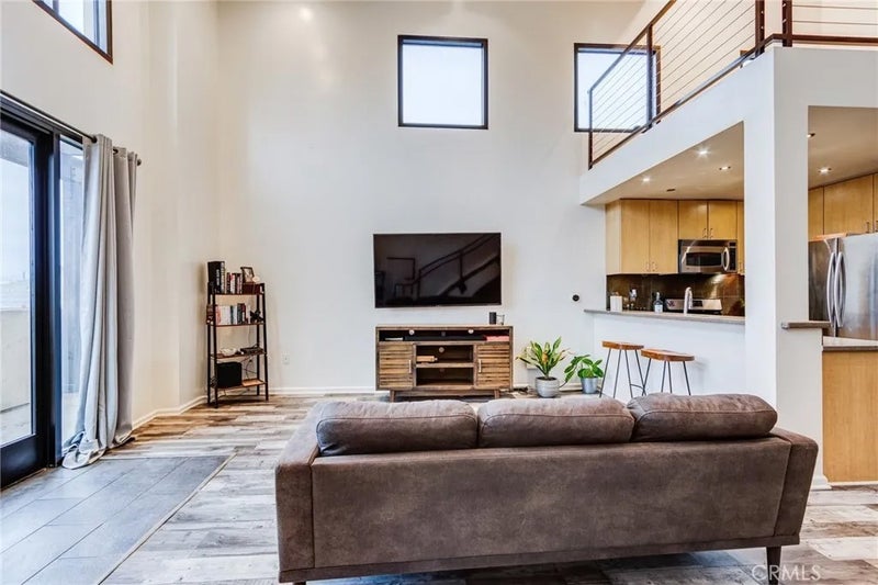 101 W Mission 327