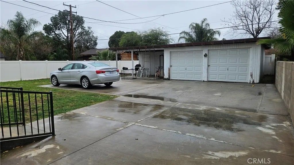 Photo of 4380 N Mountain View, San Bernardino, CA 92407 (MLS # CV26033181)