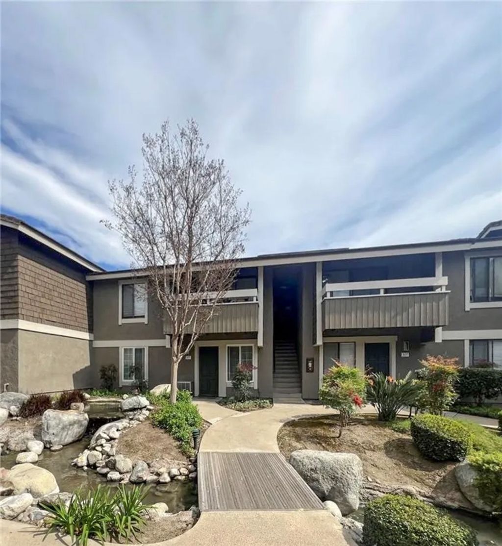 Photo of 306 Streamwood, Irvine, CA 92620 (MLS # OC25076300)