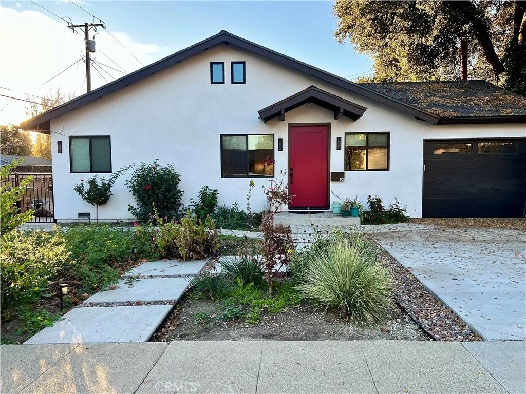 Photo of 921 Berkeley Ave, Claremont, CA 91711 (MLS # CV25278175)