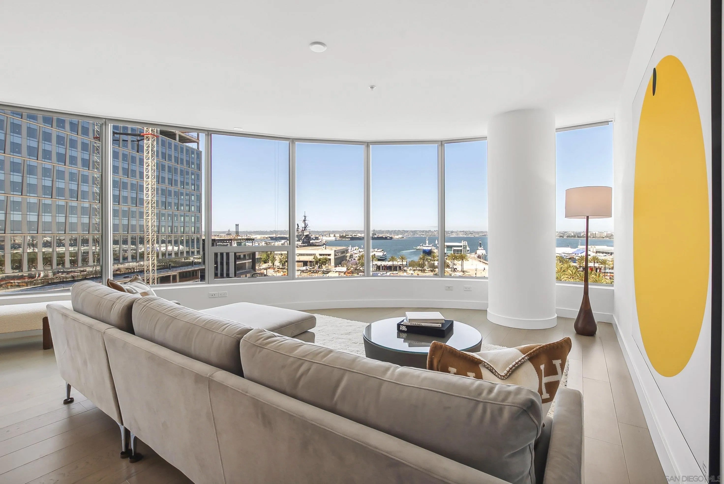 888 W E Street 902