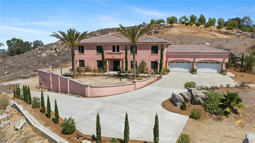 Photo of 17190 Small Canyon Ln, Riverside, CA 92506 (MLS # IV26022567)