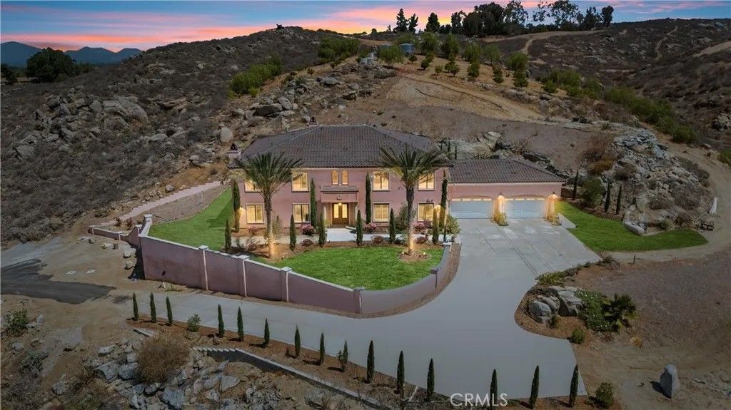 Photo of 17190 Small Canyon Ln, Riverside, CA 92506 (MLS # IV26022567)