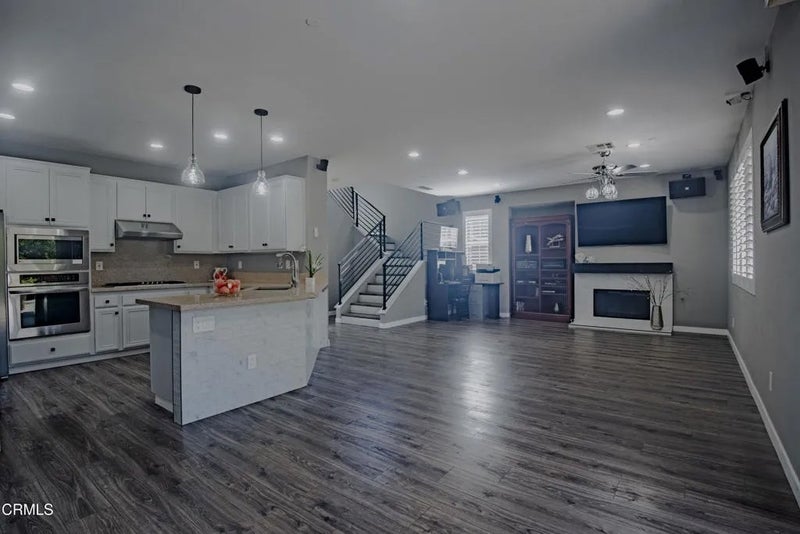 372 Infinidad Street
