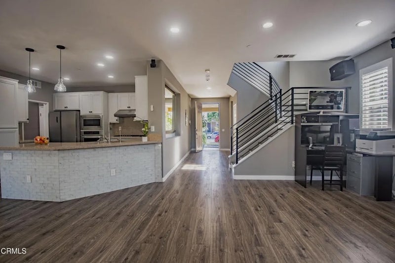 372 Infinidad Street