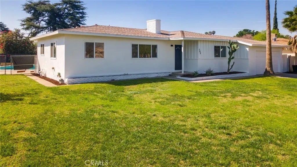 Photo of 383 E Mesa Dr, Rialto, CA 92376 (MLS # CV26047049)