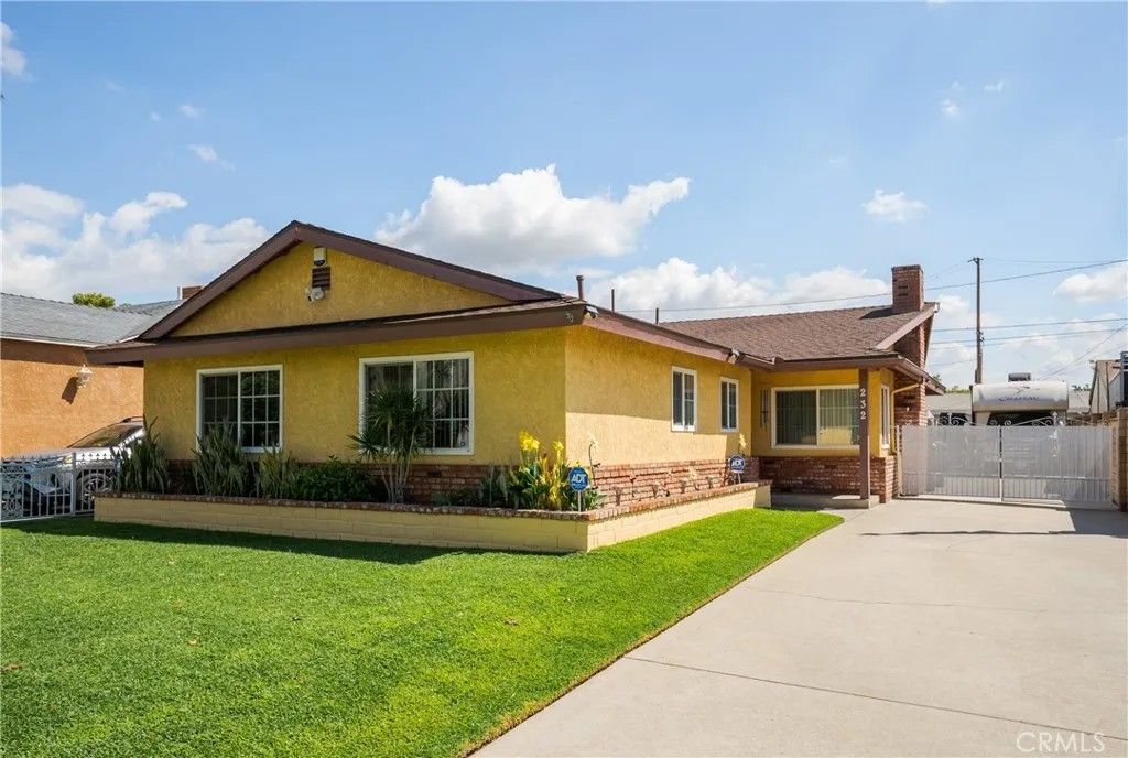 Photo of 232 N Aspan Ave, Azusa, CA 91702 (MLS # CV26071216)