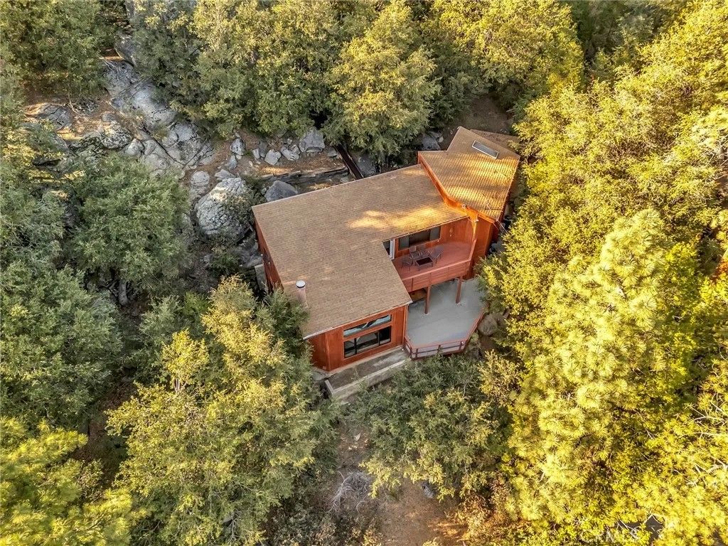 Photo of 53580 Jeffrey Pine, Idyllwild, CA 92549 (MLS # SW25267098)