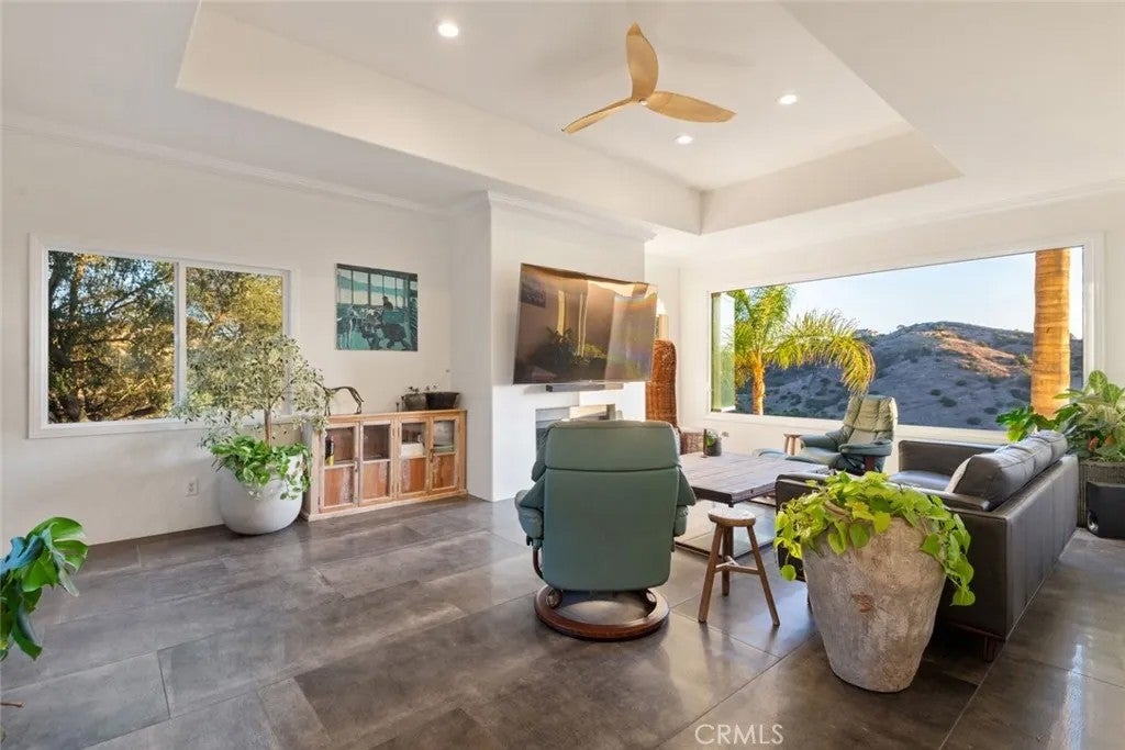 25757 Avenida Del Oro