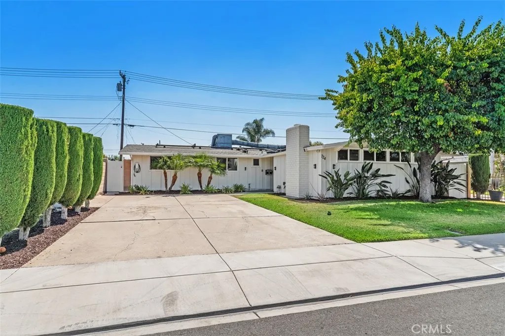 724 N Vine
