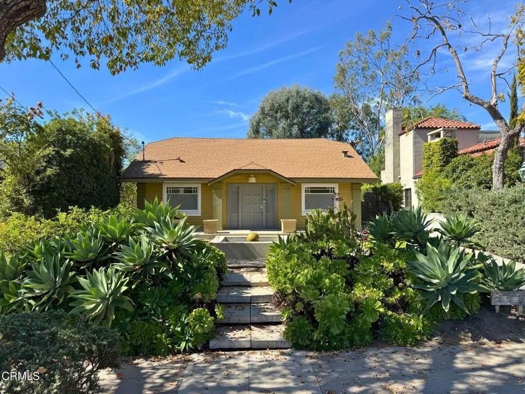 Photo of 869 S Euclid Avenue, Pasadena, CA 91106 (MLS # P1-26099)