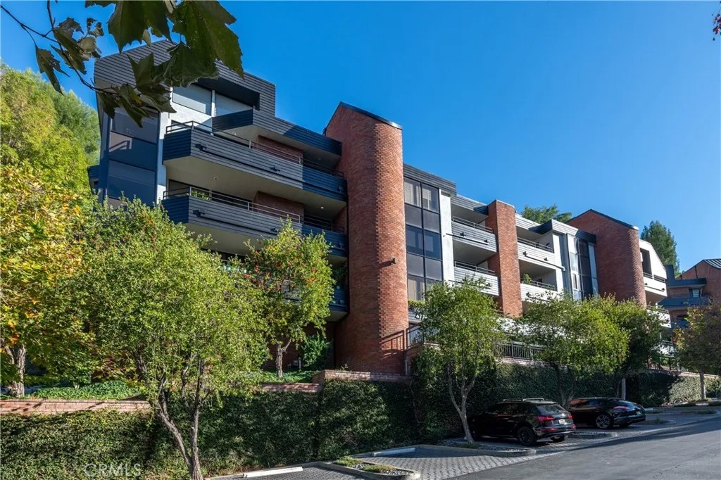 4774 Park Encino 206