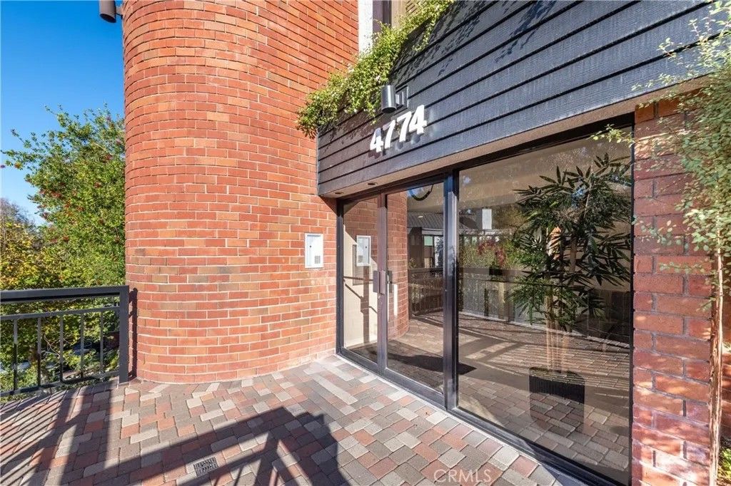 Photo of 4774 Park Encino #206, Encino, CA 91436 (MLS # SR25273075)