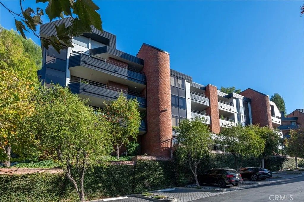 Photo of 4774 Park Encino #206, Encino, CA 91436 (MLS # SR25273075)