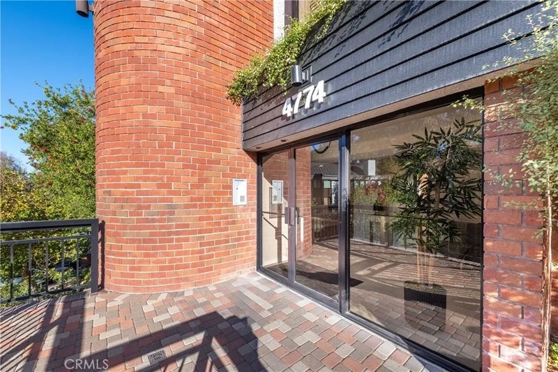 4774 Park Encino 206