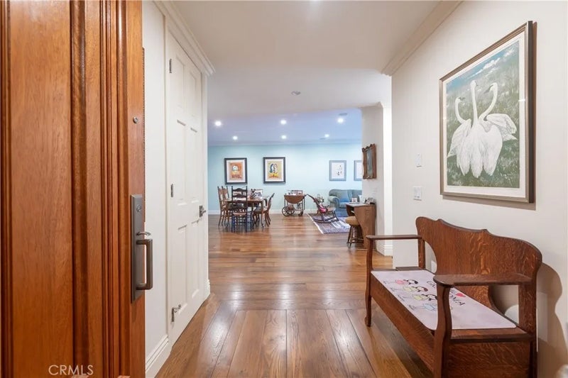 4774 Park Encino 206