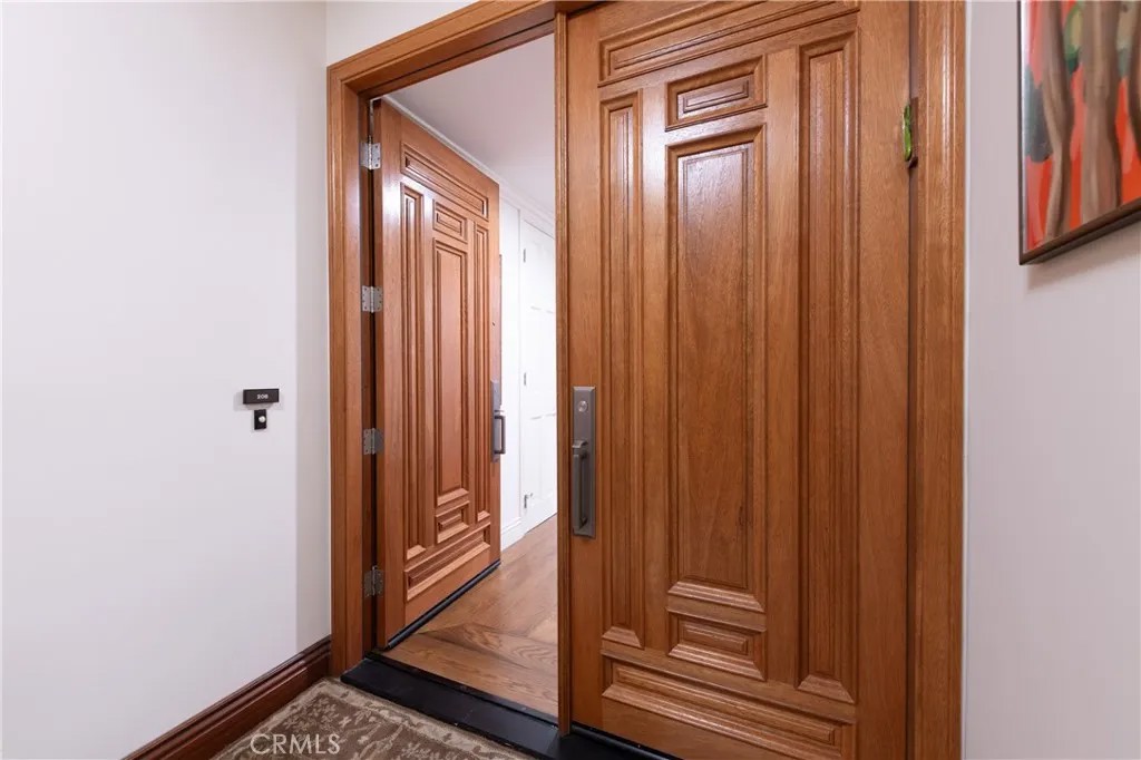 4774 Park Encino 206