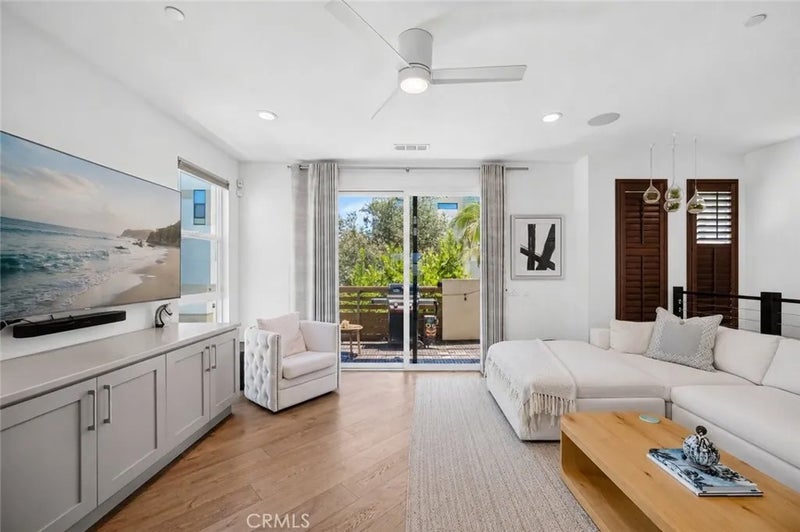 1687 Grand View