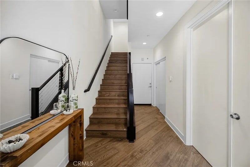 1687 Grand View