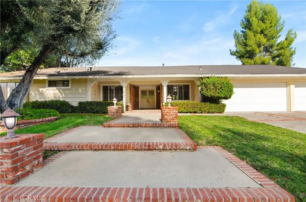 Photo of 20751 De Forest, Woodland Hills, CA 91364 (MLS # SR25279890)