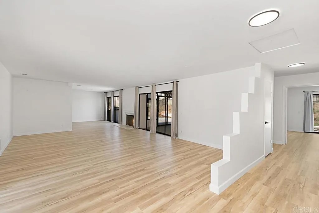 1622 W Country Club Lane