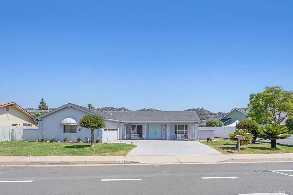 Photo of 1622 W Country Club Lane, Escondido, CA 92026 (MLS # NDP2603788)