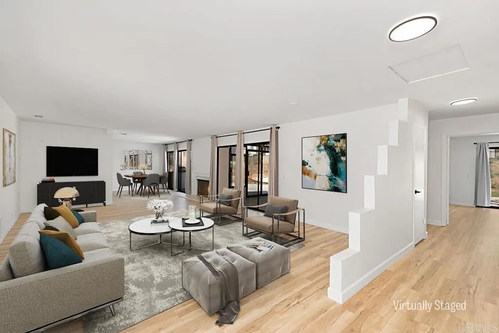 1622 W Country Club Lane