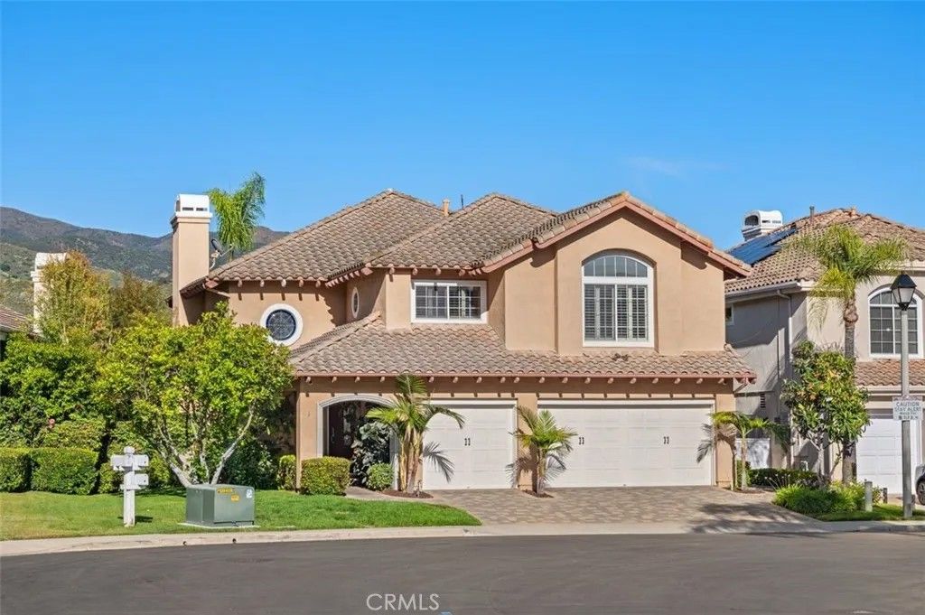 Photo of 6 Beaconsfield Fld, Trabuco Canyon, CA 92679 (MLS # OC26080337)