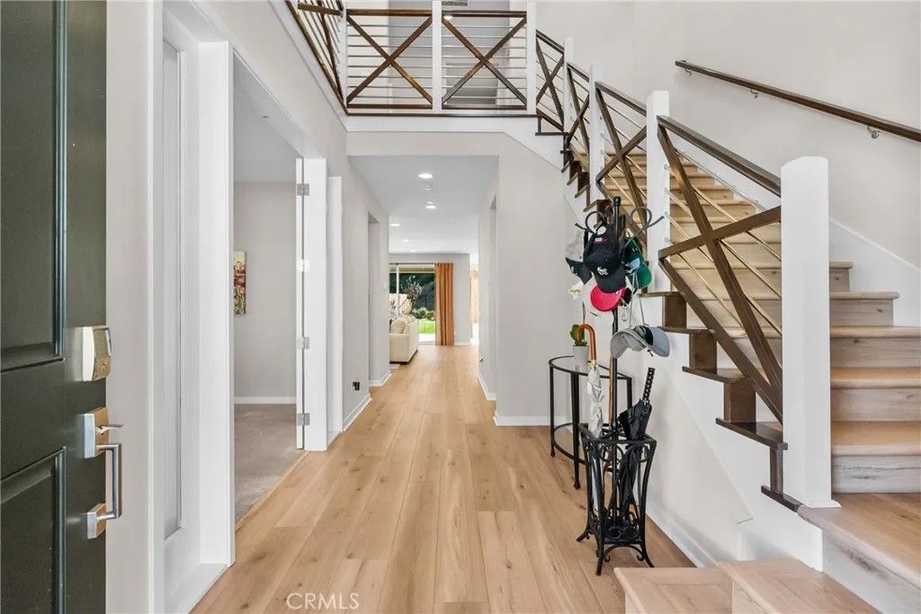 Photo of 28332 Clarion Pl, Canyon Country, CA 91350 (MLS # SR25271720)