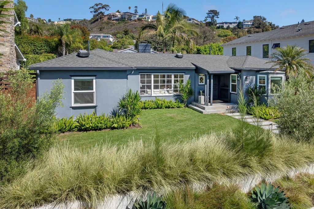 Photo of 5825 Waverly Ave, La Jolla, CA 92037 (MLS # 250041845)