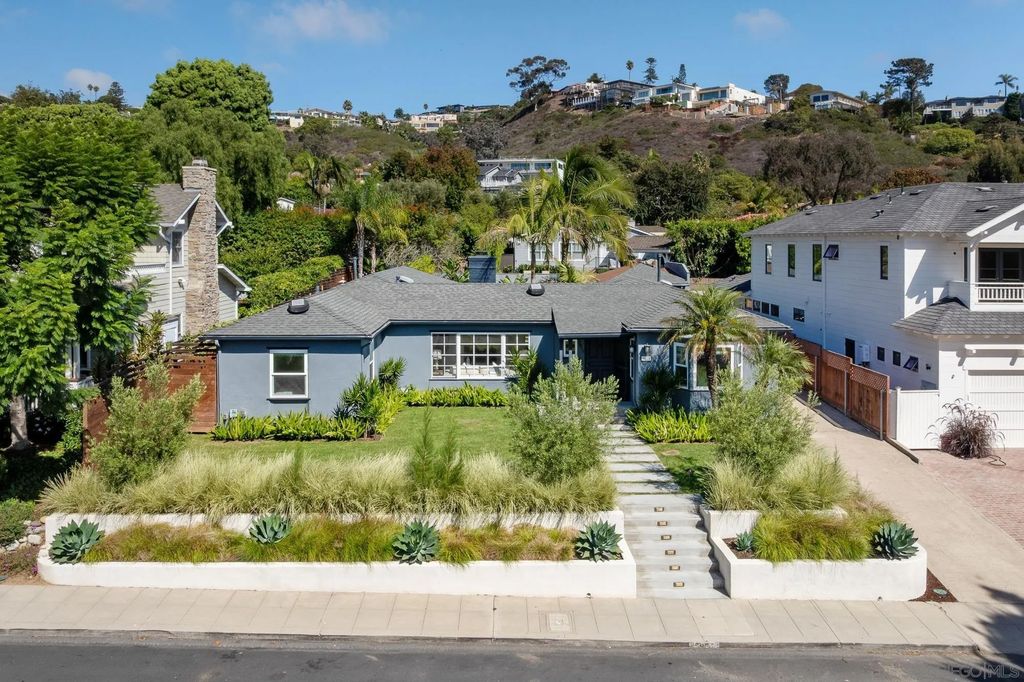 Photo of 5825 Waverly Ave, La Jolla, CA 92037 (MLS # 250041845)