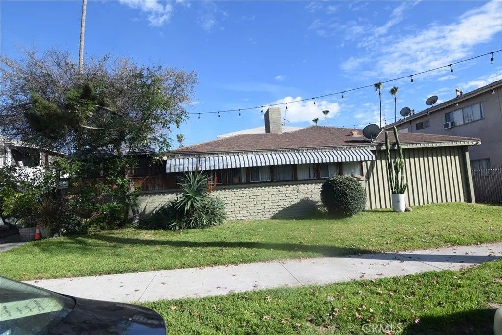 Photo of 6708 Whitsett Avenue, North Hollywood, CA 91606 (MLS # GD26014307)