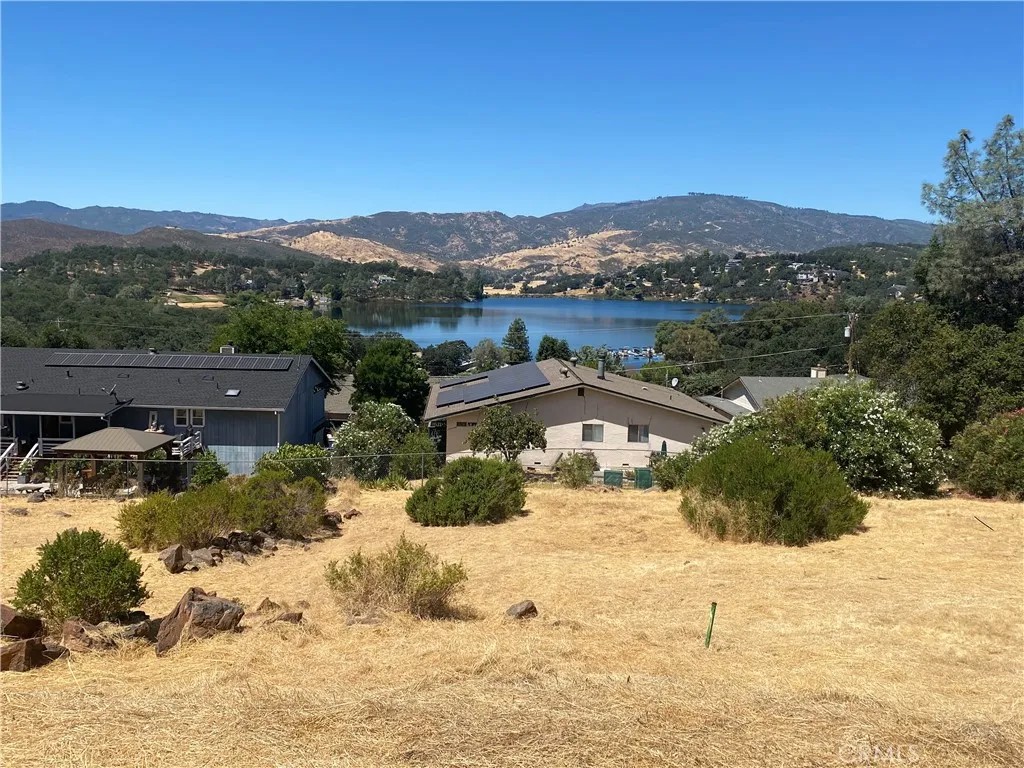 17211 Meadow View