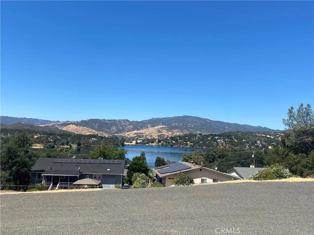 17211 Meadow View