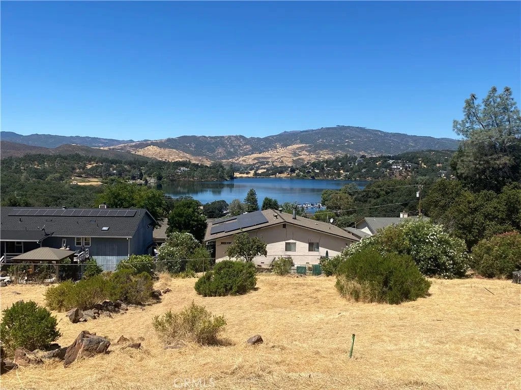 17211 Meadow View