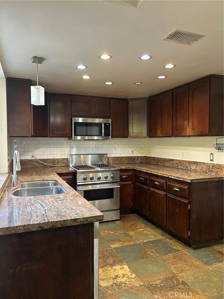 1541 Walnut Leaf