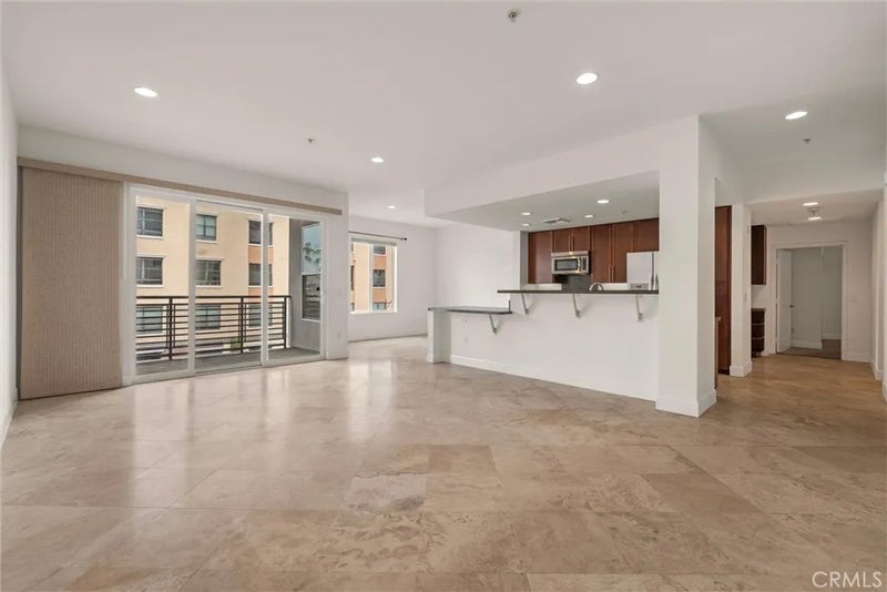 300 E 4th Street 201