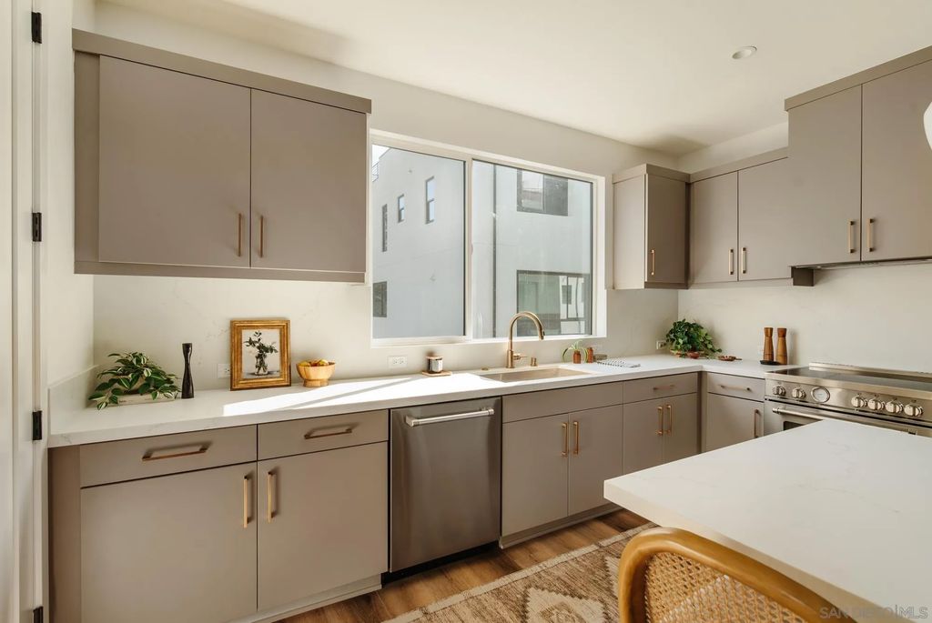 Photo of 3863 N Riley Ln, Los Angeles, CA 90065 (MLS # 260005297)