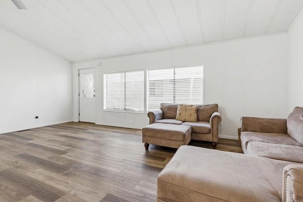 Photo of 122 Beechwood Ln, Oceanside, CA 92054 (MLS # NDP2600598)