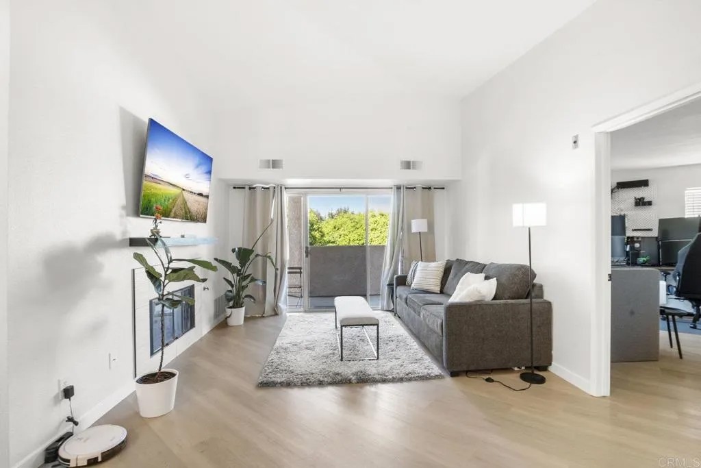 7048 Camino Degrazia 237