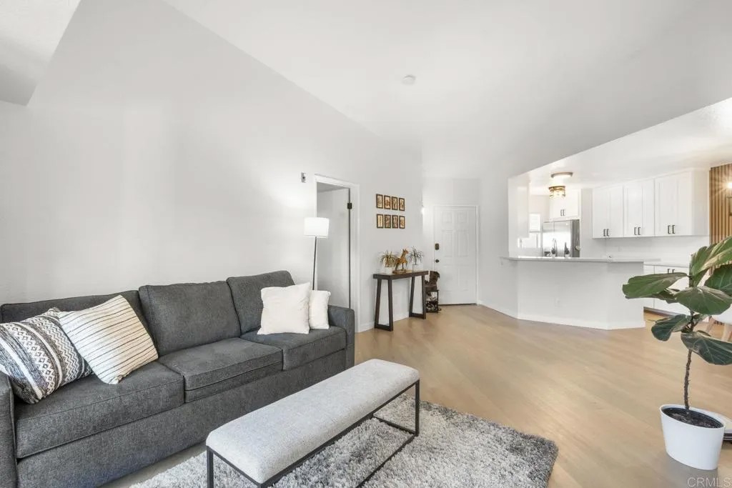 7048 Camino Degrazia 237