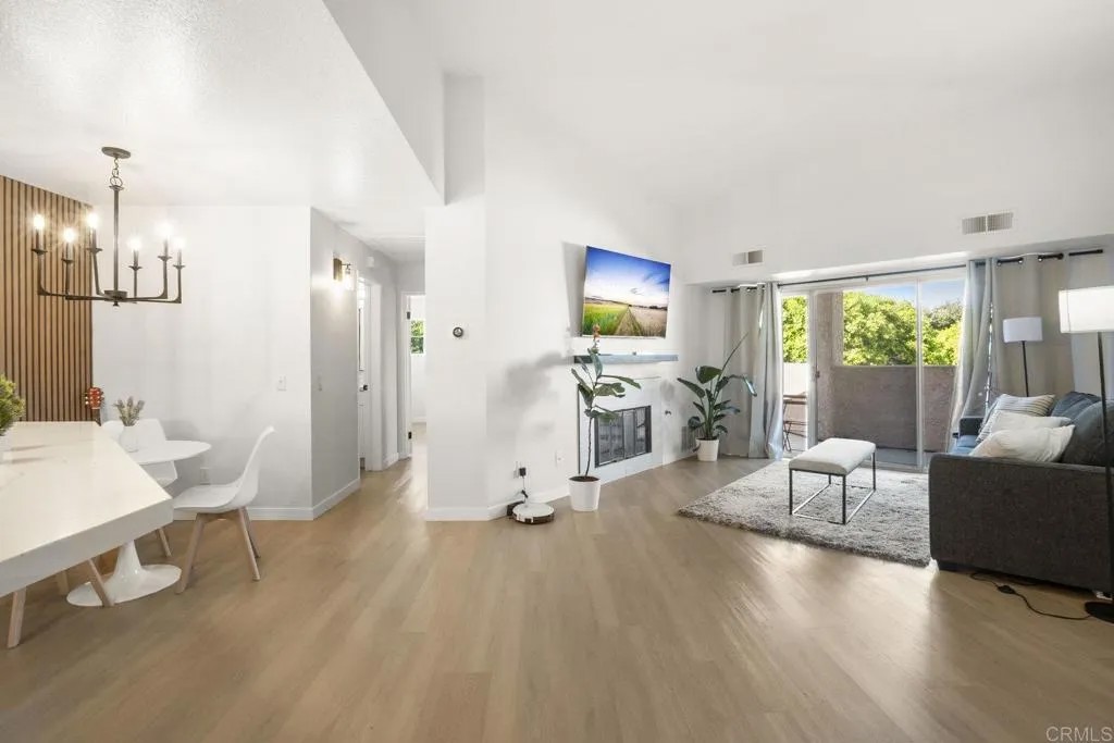 7048 Camino Degrazia 237