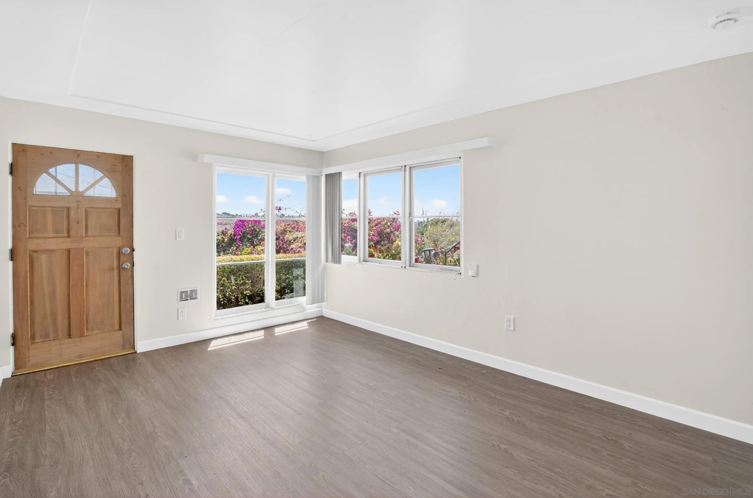 2324 Chatsworth
