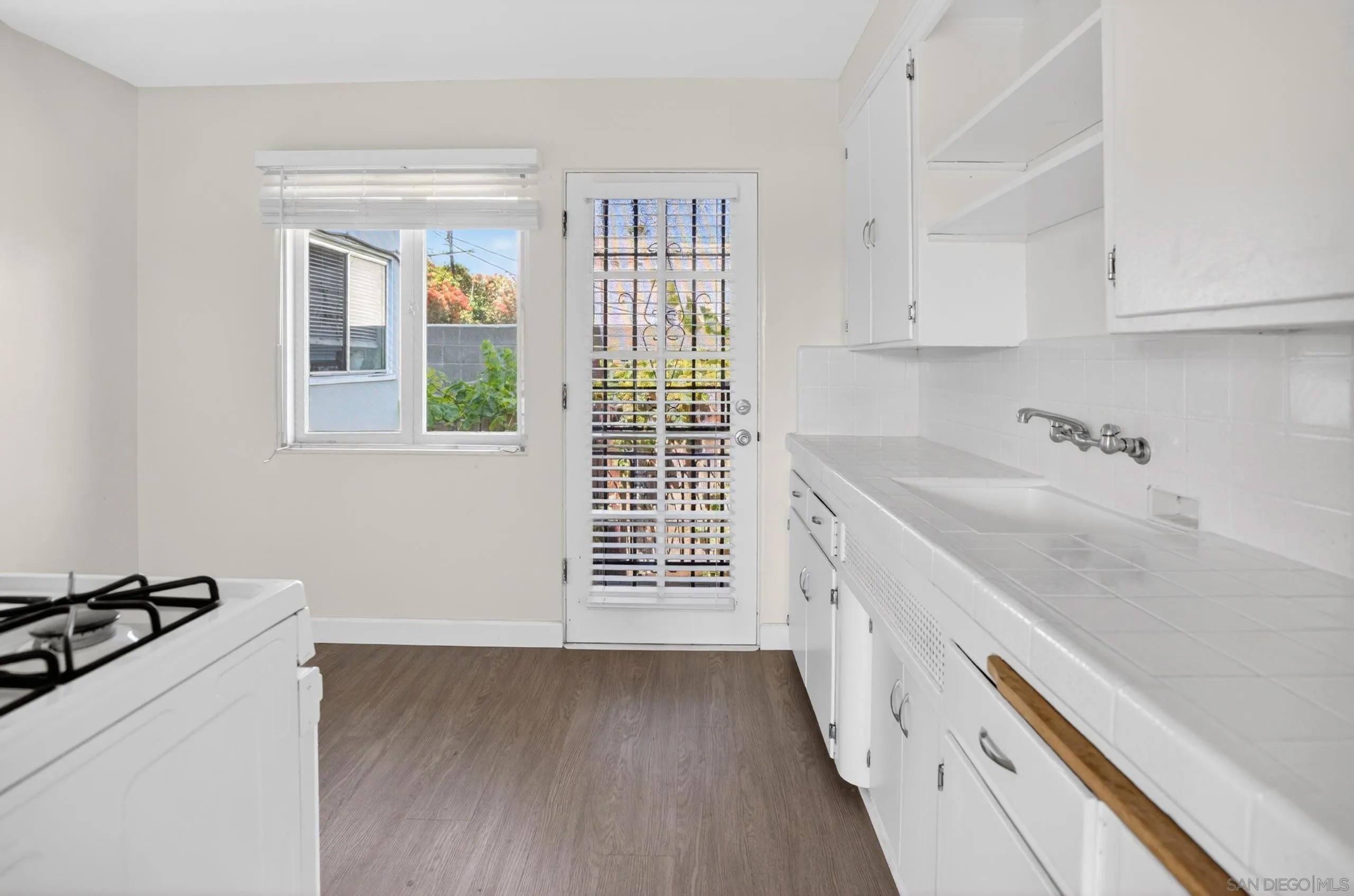 2324 Chatsworth