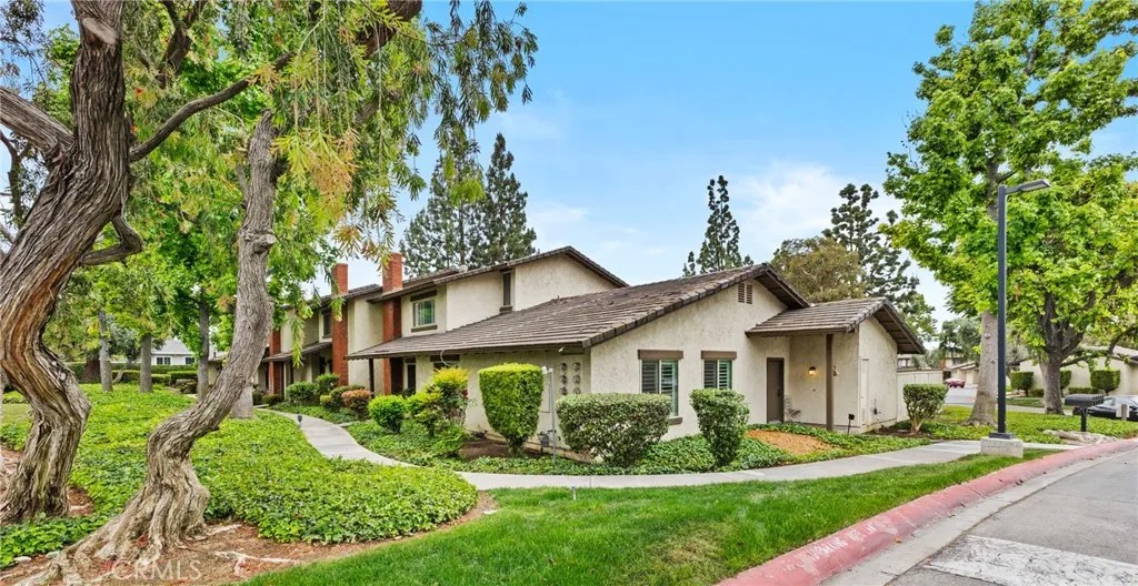 1737 Aspen Village