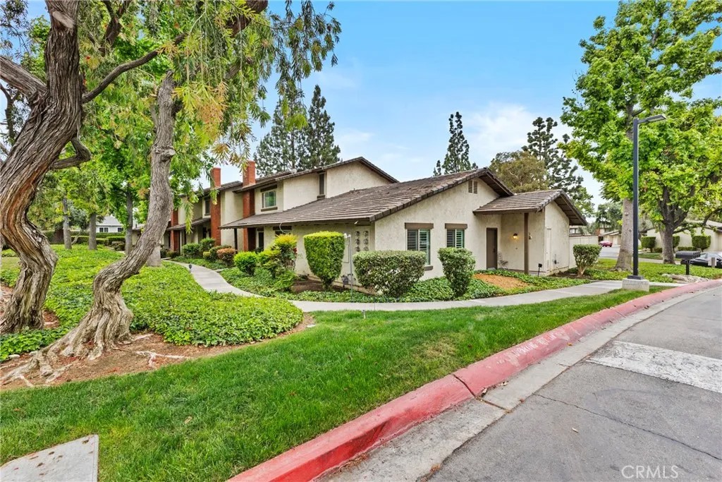 1737 Aspen Village